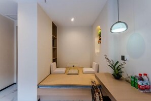 Room - No. 73, Xiwuli · Moganshan French Light Luxury Courtyard Family-friendly Boutique Accommodation (Deqing)