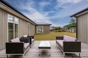 Terrace/patio - Sunny Dreams Summary: (Wanaka)