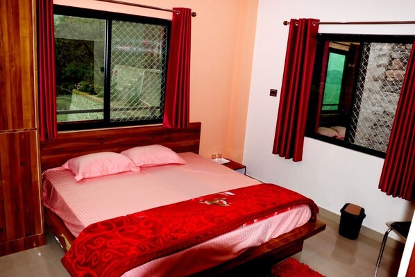 4 bedrooms, bed sheets