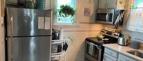 Refrigerador, microondas, horno y lavavajillas