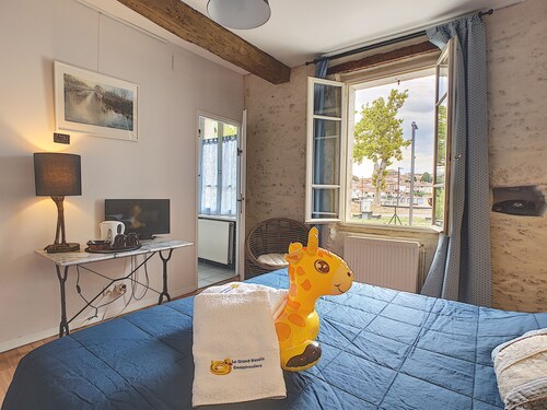 3*** gite on the banks of the Canal du Midi, private parking and enclosed grounds