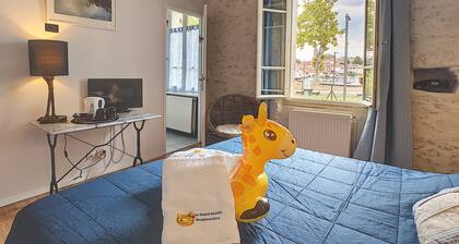 3*** gite on the banks of the Canal du Midi, private parking and enclosed grounds