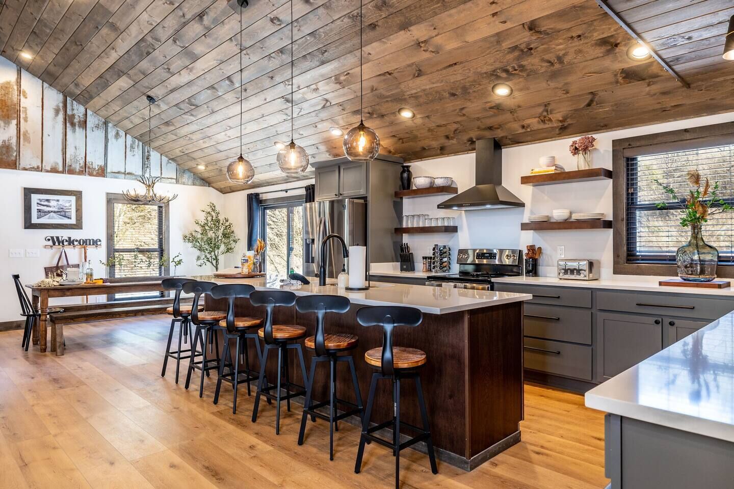 New Rustic Luxe Cabin Billiards Spa Near GSMNP