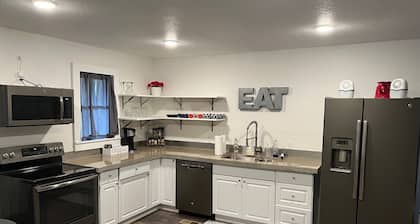 Restored Historic Carriage House walking distance to Downtown and the Riverfront