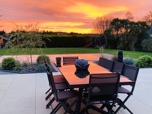 Outdoor dining - Rent house between sea, town and golf BADEN (Baden)