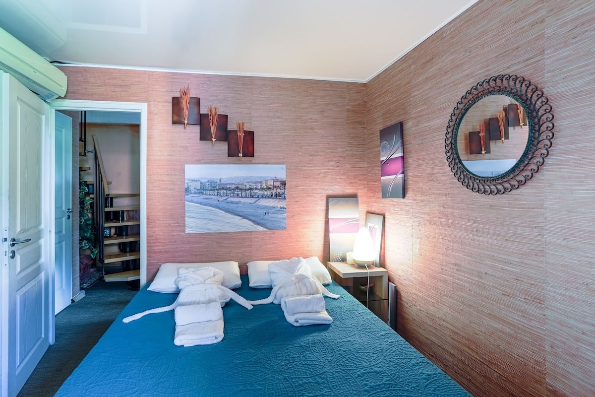 Departamento ejecutivo, 1 cama Queen size, para fumadores, acceso a la alberca | 1 habitación, minibar, decoración personalizada y wifi gratis