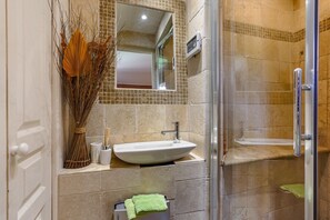 Bathroom - Spa Harmonice (Cantaron)