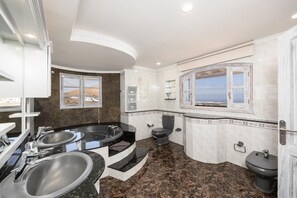 Bathtub, hair dryer, towels - Villa Oasis de Asomada (La Asomada)