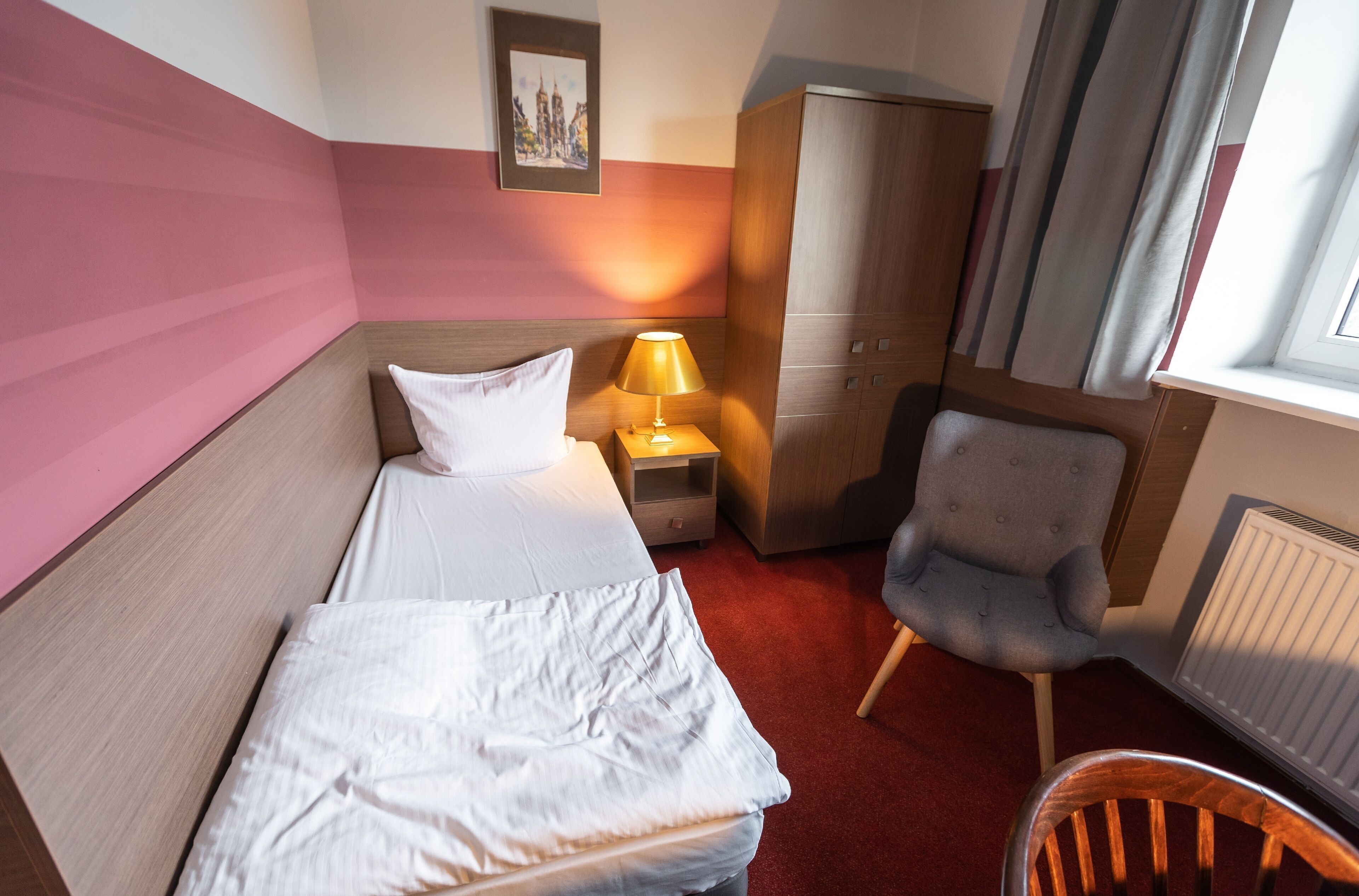 Iron/ironing board, free WiFi, bed sheets