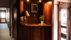 Unclassified image, 2 of 12, button - Hotel Podkowa (Wroclaw)