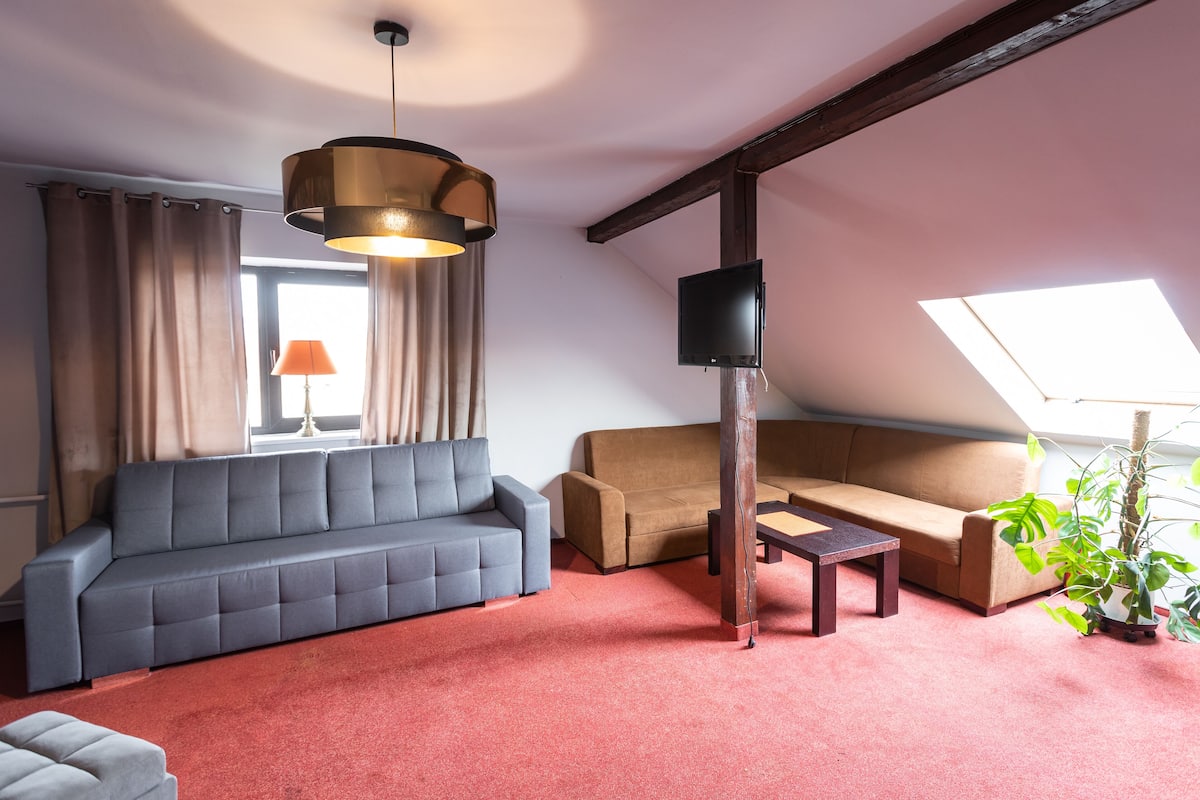 1 habitación, tabla de planchar con plancha, wifi gratis y ropa de cama