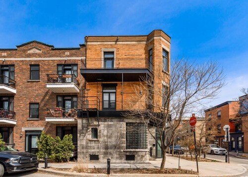 Chic Retreat in Montreal's Vibrant Plateau Area (1-bedroom apartment)