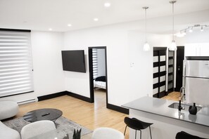 Interior - Chic Retreat in Montreal's Vibrant Plateau Area (1-bedroom apartment) (Montréal)