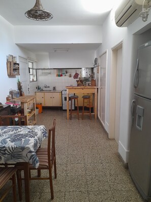 Oven, stovetop, coffee/tea maker, electric kettle