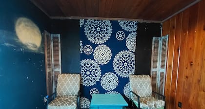 Rustic private apt. "zen" @ Eau Gallie Downtown & 5 minutes Melbourne Beach