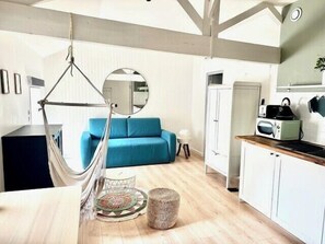 Living area - Charming Studio in the Port of La Pallice (La Rochelle)