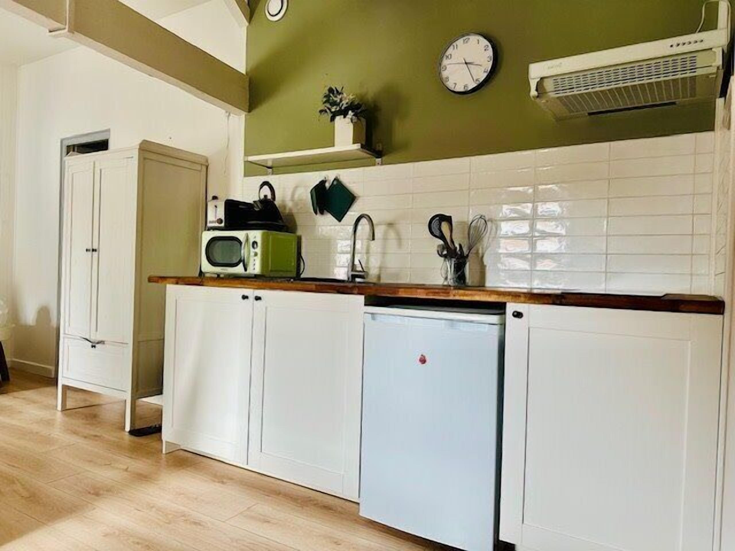 Fridge, microwave, coffee/tea maker