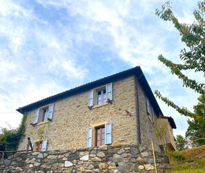 Exterior - 18th century Tuscan farmhouse in the Garfagnana (Toscana)