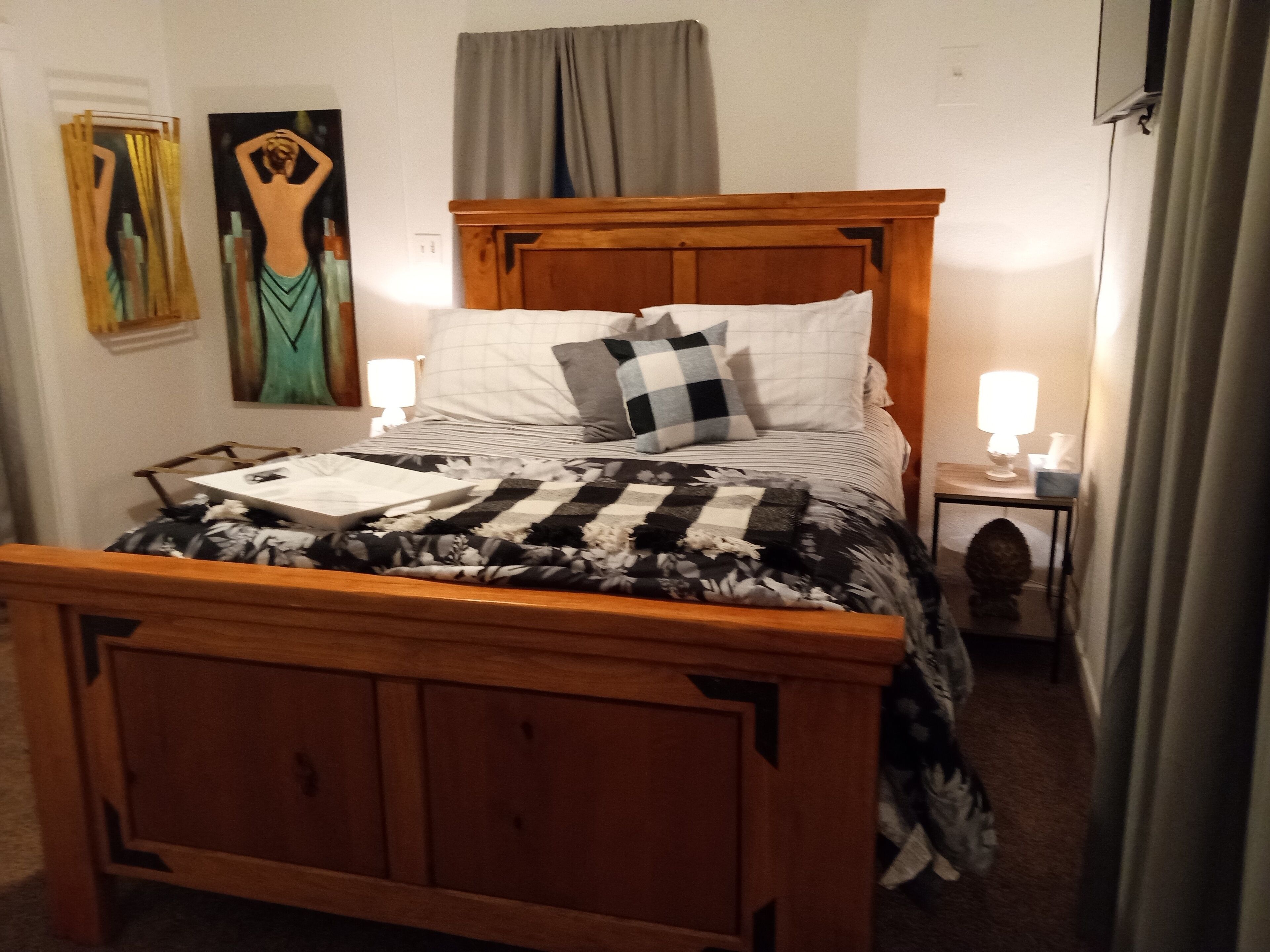 Two Bedrooms One Bath House Medical Massage Therapy Available*