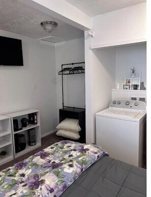 2 bedrooms, iron/ironing board, travel cot, free WiFi
