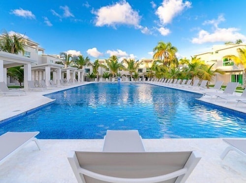 Playa Palmera Beach Resort 
