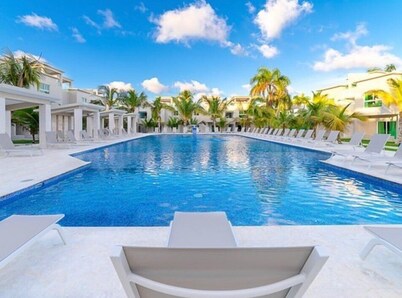 Playa Palmera Beach Resort 