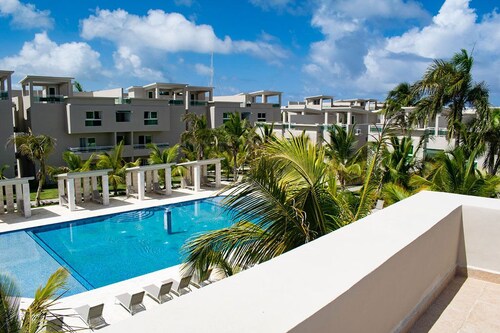 Playa Palmera Beach Resort 