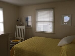 4 bedrooms, iron/ironing board, WiFi - Sought after LEYC oceanfront (Beach Haven)