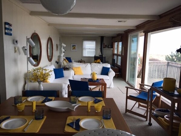 Smart TV, fireplace, DVD player, ping pong - Sought after LEYC oceanfront (Beach Haven)