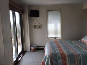 4 bedrooms, iron/ironing board, WiFi (free)