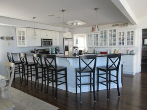 Kühlschrank, Ofen, Herdplatte, Geschirrspüler