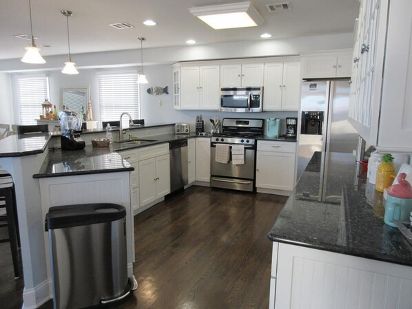 Kühlschrank, Ofen, Herdplatte, Geschirrspüler