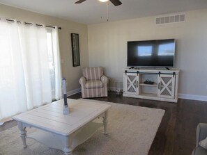 Een smart-tv en een dvd-speler