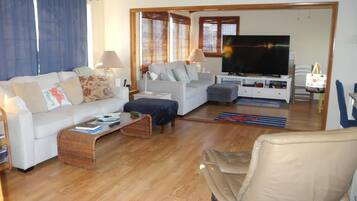 Smart TV, DVD player