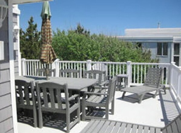 Outdoor dining - One off the Ocean with incredible views (North Beach)