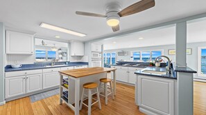 Refrigerador, horno, placa de cocina, lavavajillas