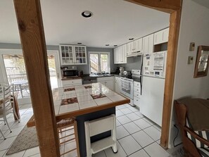 Réfrigérateur, four, plaque de cuisson, lave-vaisselle