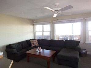 Smart TV - 1ST FLOOR OCEAN FRONT DUPLEX! (Brant Beach)