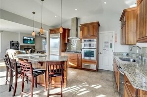 Fridge, microwave, oven, stovetop - 248 Thirteen July LLC - McGann 248 (North Beach)