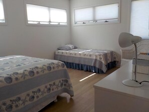 4 bedrooms, iron/ironing board, WiFi