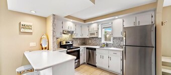 BEAUTIFUL OCEANSIDE UNIT IN BEACH HAVEN!