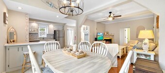 BEAUTIFUL OCEANSIDE UNIT IN BEACH HAVEN!