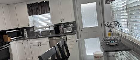 Frigorífic, forn, placa de cuina i rentaplats