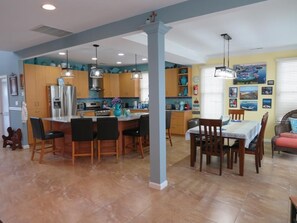 Interior - Beautiful 2200 sq ft home Sleeps 10 Bring your water toys! (Manahawkin)