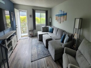 Smart-TV, Videospiele, DVD-Player, Bücher