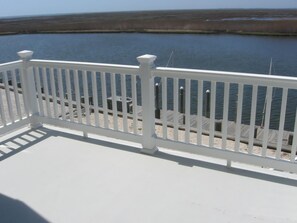 Property grounds - Rent this Creek Front home Summer weekly or winter. Anytime is the right time. (Manahawkin)