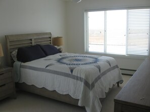 4 bedrooms, iron/ironing board, internet - Rent this Creek Front home Summer weekly or winter. Anytime is the right time. (Manahawkin)
