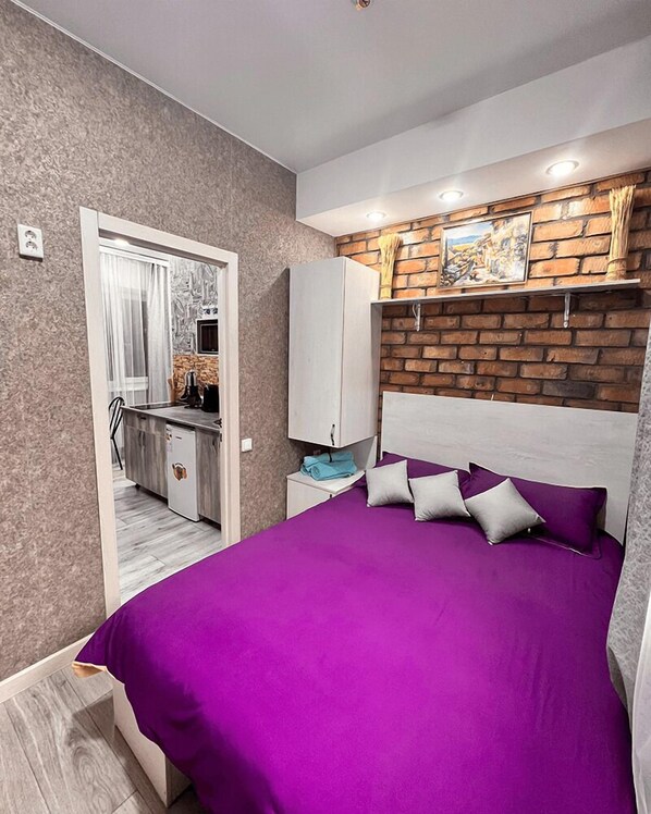 Club Apartment | Desk, free WiFi, bed sheets - Apart Hotel Catherine (Oskemen)