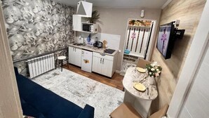 Deluxe Apartment | Desk, WiFi (free), bed sheets - Apart Hotel Catherine (Oskemen)
