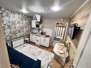 Deluxe Apartment | Desk, free WiFi, bed sheets - Apart Hotel Catherine (Oskemen)